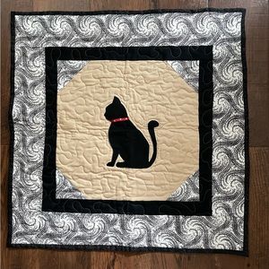 Black cat hanging quilt decor